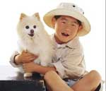 niño chino con keeshond